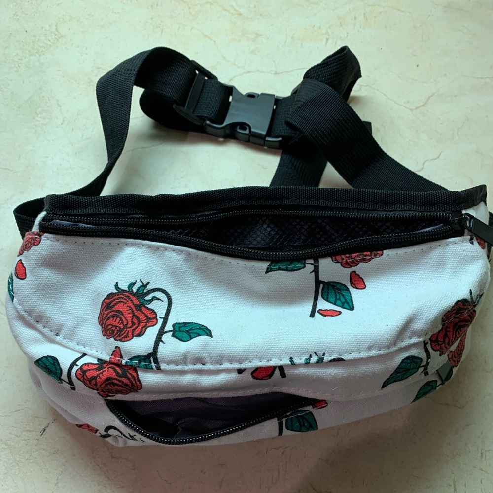White with roses fanny pack